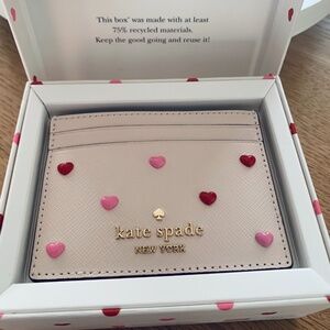 ♦️♦️NWT Kate Spade gift boxed small heart studs card holder